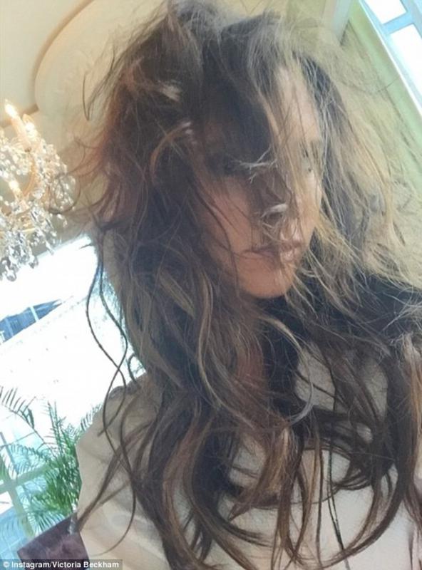 28CFAFF800000578-3086086-Fighting_the_humidity_Victoria_Beckham_shared_a_selfie_on_Monday-a-60_1431943413083